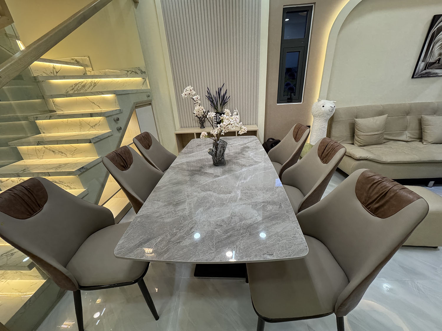 Tuyệt phẩm nhà phố 2 lầu (3,9m nở hậu 5,5m x 11m) full nội thất cao cấp khu VIP Thích Quảng Đức